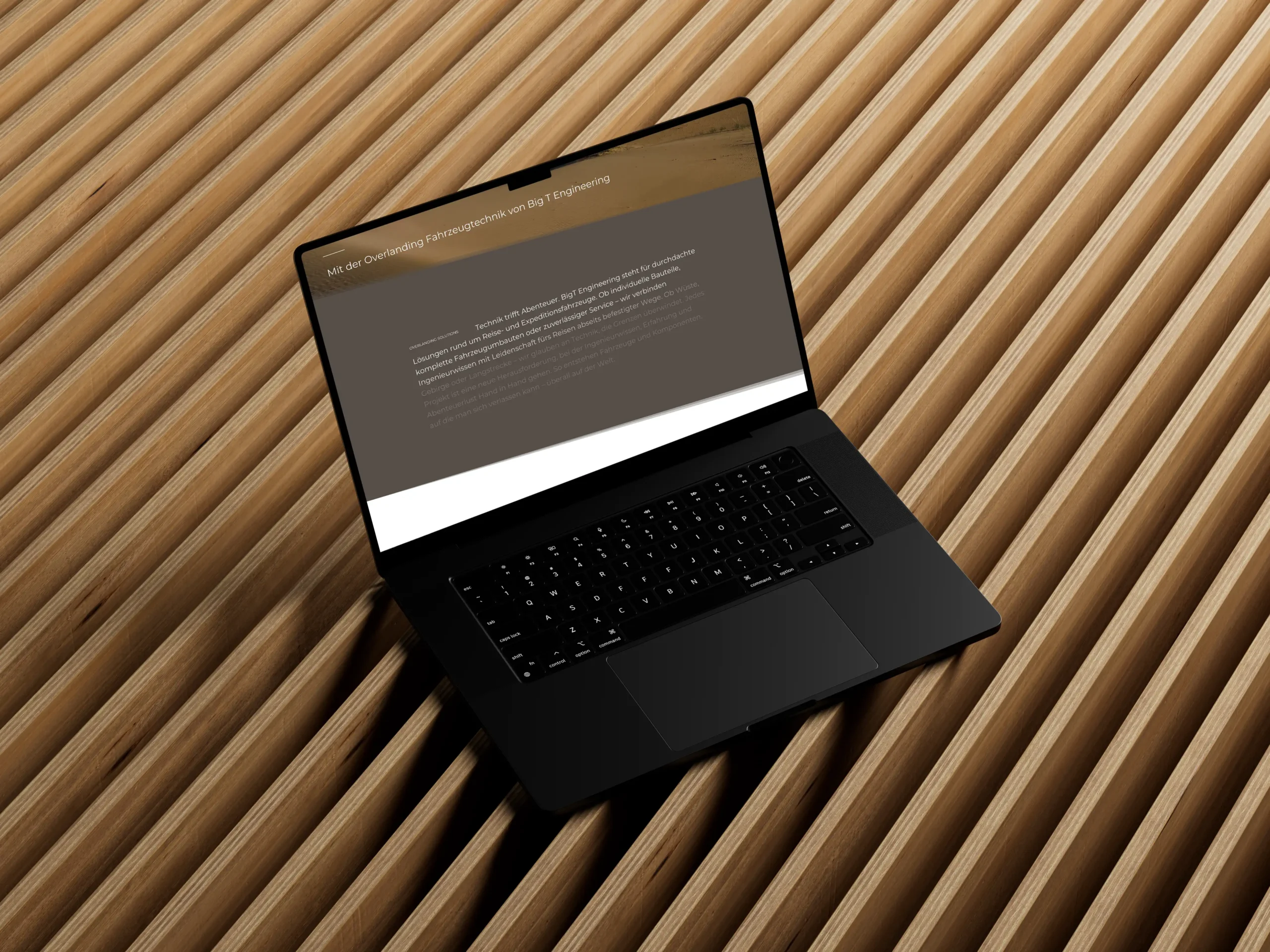 Laptop auf Bank